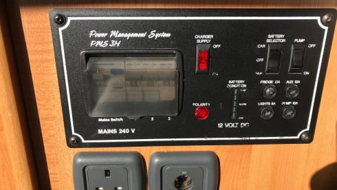 Stan – 4 berth Volkswagen Campervan - Stan