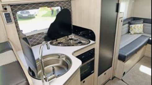 Luxury Motorhome 4-5 berth (2 lounges) lots of fun