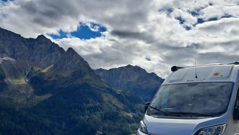 SunnieSunliving – 2-person Fiat Ducato bus from 2017