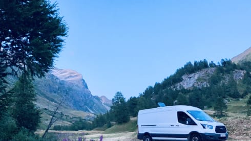 Blackie – 2p Ford bus from 2017