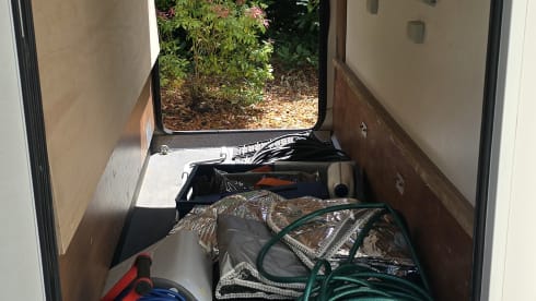New spacious alcove camper with 7 sleeping places and air conditioning in the house.