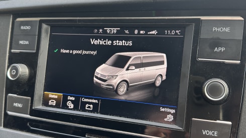 FIGURE 01 – 4 berth Volkswagen campervan from 2022