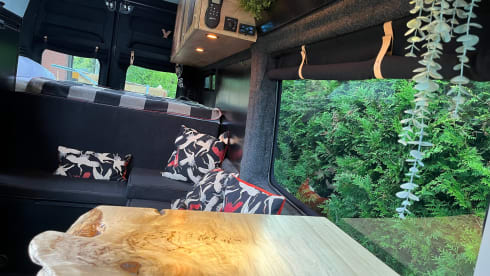 Sfeervolle buscamper voor lange mensen