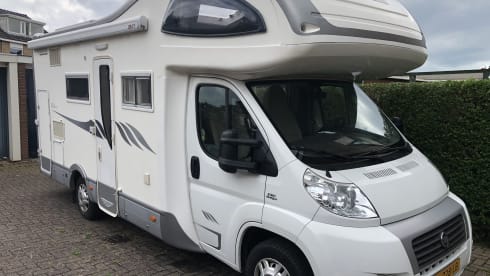 Mobilette – Neat complete family camper for rent Mobilvetta