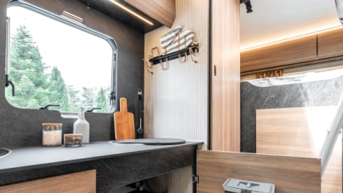 Queen I – 6p Rimor alcove from 2025