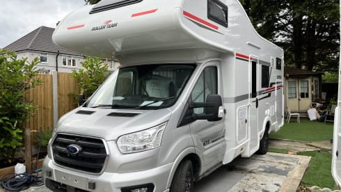 2024 Roller Team 675 Auto  – 6 sleeper Over cab bed & bunks