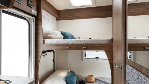 ITA CAMPER – New Overcab Camper - 6 Seats