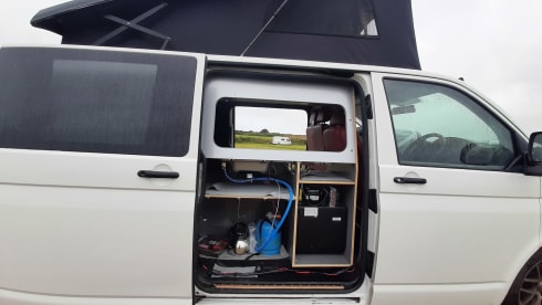 Florence (Flo for short) – Gorgeous 4 berth Volkswagen T5 Campervan 