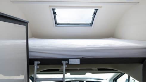UYD – 6 Person Large Motorhome | Family | Bunkbed & Overcab | Air Conditioning