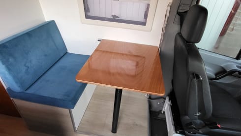 Meddy – 2p Mercedes-Benz bus uit 2009