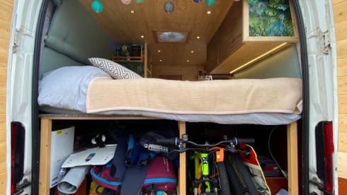 Surf Camper – Off Grid Camperbus Fiat Ducato L2H2 (for hot and cold days)