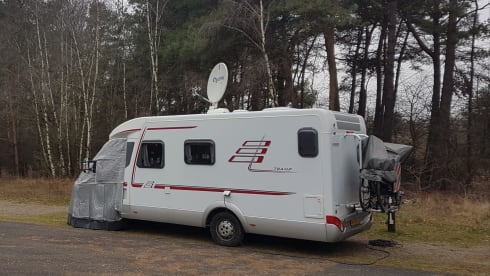 Kievit – 2p Hymer semi-integrated from 2010 (with room for 3rd person)