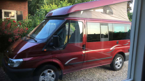 Nuggie – Nuggie wants to go, red Ford Transit nugget westfalia from 2006