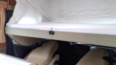 Let op!!! Prijs is inclusief dagverzekering goboony! – Beautiful camper for rent! With a fixed bed and fully furnished!