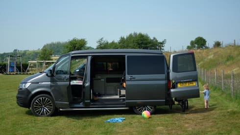 Florrie The Adventure Van - Volkswagen Transporter T6 Camper King