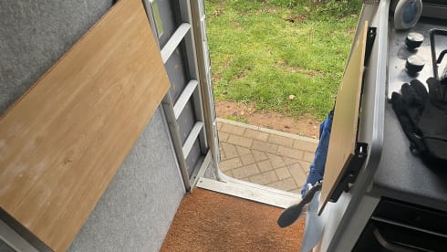 4-Bett, netzunabhängiger, modernisierter Fiat Ducato mit U-Lounge