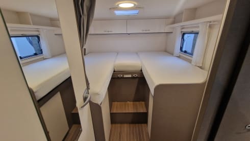 Luxe Etrusco Automaat met enkele bedden/hefbed ,grote garage