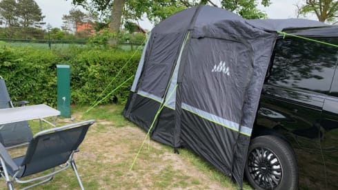2p Peugeot campervan uit 2020