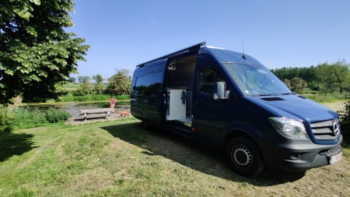 The Beast  – Beautiful, luxurious converted Sprinter L4 H2