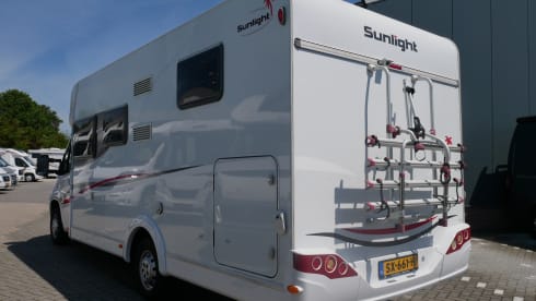 Sunlight T67 4 slaap- 4 zitplaatsen, Lengtebeden, Hefbed