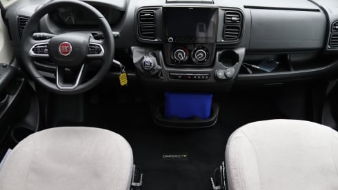 LMC H730G Tourer Lift, Fiat 140 hp manual transmission