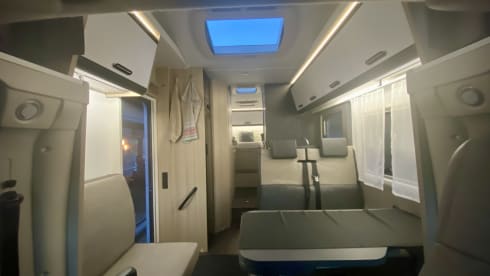 The Beast – Very recent, luxurious 4-person alcove camper
