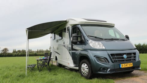 SONRISA – Hit the road with 'Sonrisa': our cheerful 2p Knauscamper (automatic)!