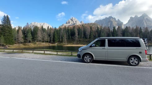 Adventure_van_rent – VW California T6.1 Beach