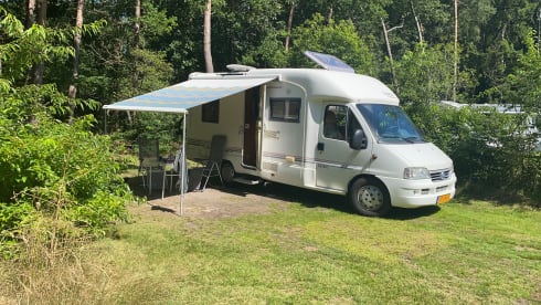 Alleen te huur voor reizen in Benelux en Duitsland – Wonderfully complete and comfortable camper for two people