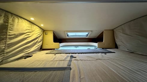 5p Bürstner With single beds and electric fold-down bed