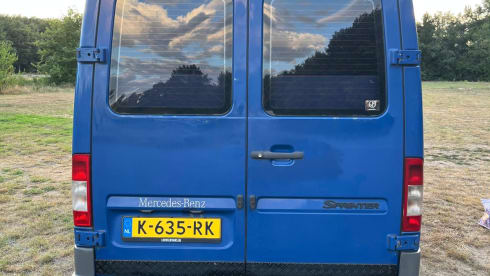 VanVentura – 2-person Mercedes-Benz bus from 2006