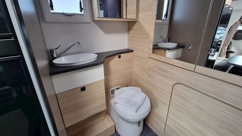 Wanda – New Luxury 2 berth Motorhome