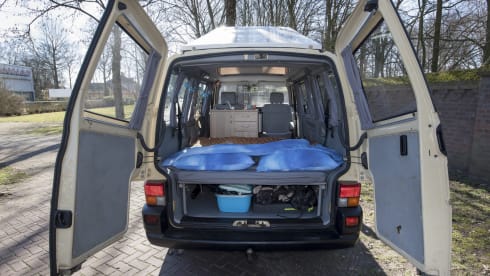 Desert - Cozy and robust VW T4 multivan with lifting roof