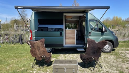 De Groene Waldi – Peugeot Boxer compact camper for rent