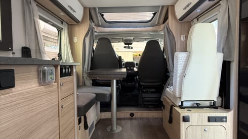 4 person Sunlight semi-integrated from 2019 AS NEW with air conditioning