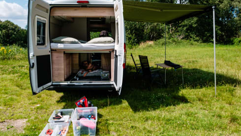 YOURMOMENTS_Vanlife  – Escape to nature with our luxurious off-grid camper bus 
