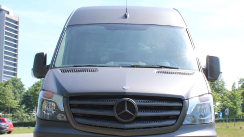 Bounty – Luxury design off grid Mercedes-Benz bus camper