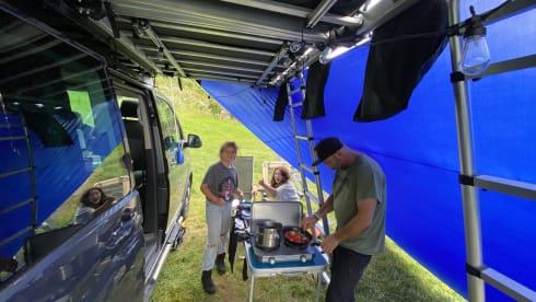Rooftop party Van  – Happy 4 person Volkswagen party Van.