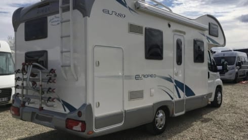 Cel4night – 7-seater overcab motorhome