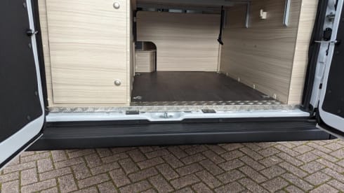 ijsbreker – 3p Adria Mobil bus uit 2008