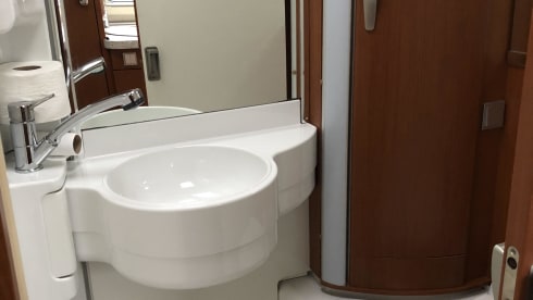 Wonderful luxury 4-person integral camper with plenty of storage space & bicycle carrier.