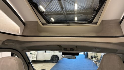 Luxurious and complete Sun Living S 70 SL 4-person family camper
