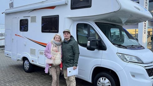 Fransie  – Luxury 5 person Alcove camper from 2017: Fransie