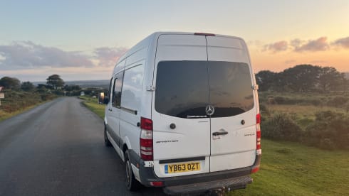 Monty – 2 berth Mercedes-Benz campervan from 2014