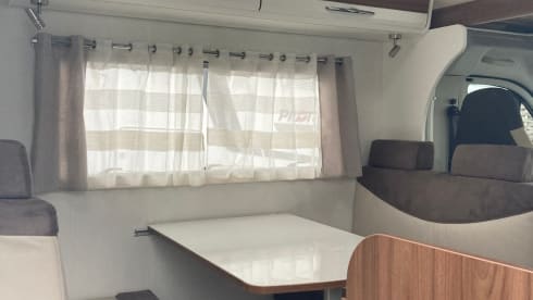 Camper 2 – Spacious and luxurious Pilote 6-person family camper with Playstation and LED TV!