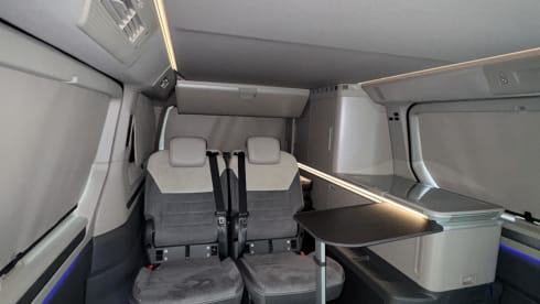 Mantel – 4-seater Volkswagen bus from 2025
