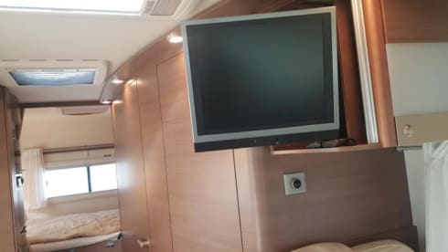 Adria – Spacious and luxurious family camper