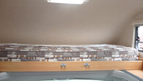 Nice compact camper for 4 people.