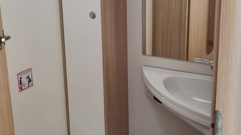 Ruime integraalcamper, van alle gemakken voorzien!  – 4 person Sunlight integral camper from 2019