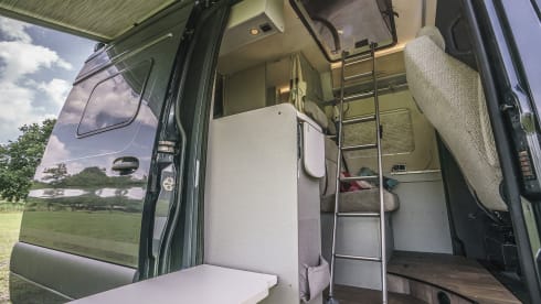 4p Mercedes-Benz bus uit 2021